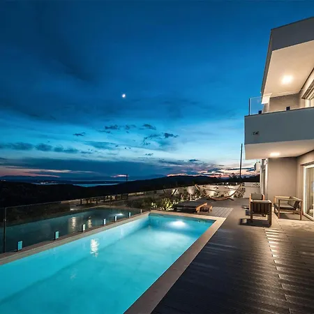 Holiday home In With Outdoor Swimming Pool